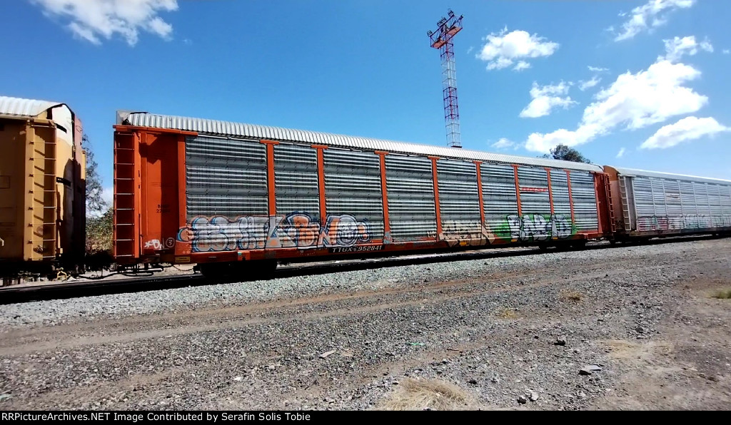 TTGX 952841 Rack BNSF Con Grafiti 